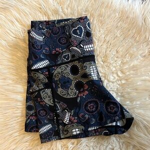 CVG Small 2.5" Midnight Skulls Shorts EUC